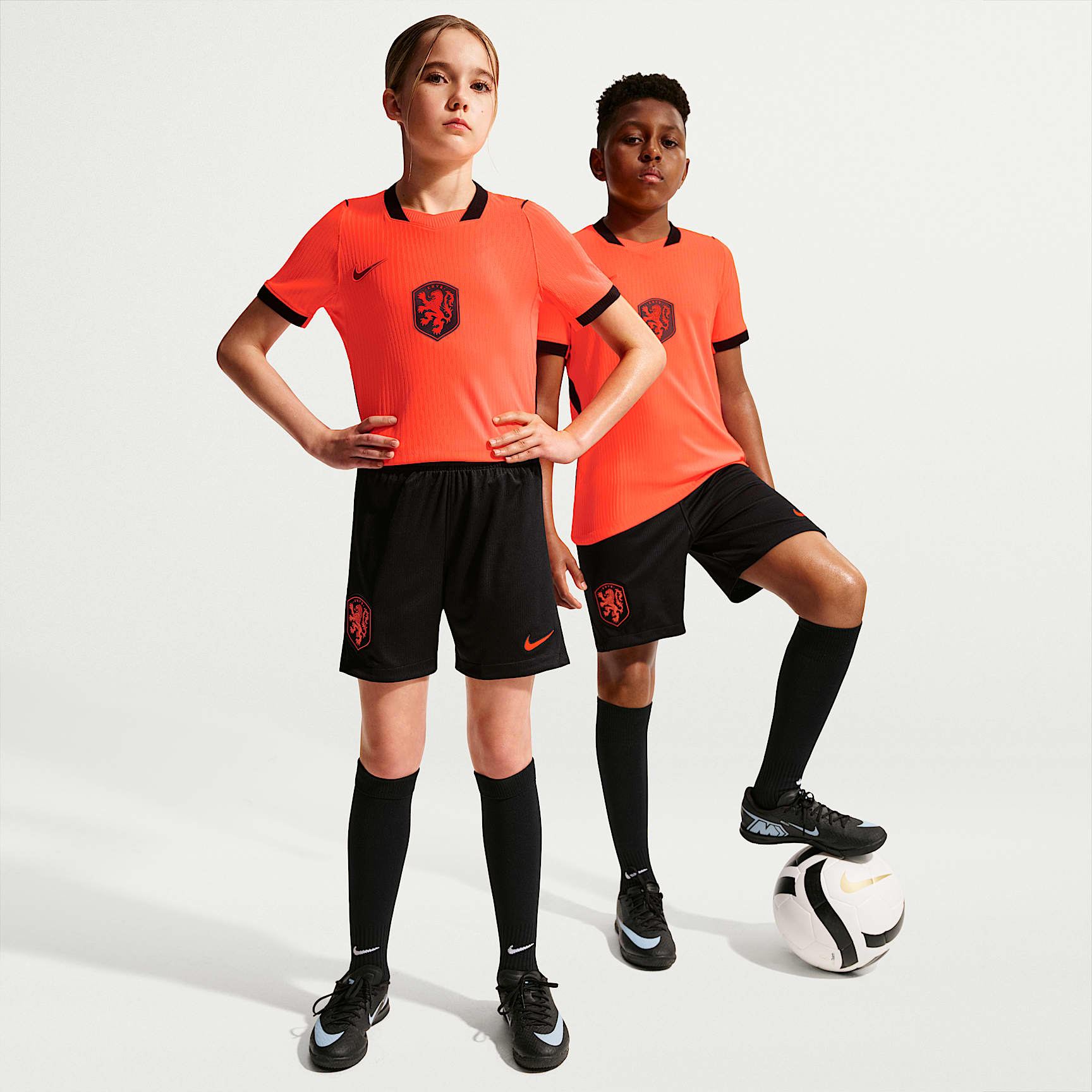 Netherlands 2026 Stadium Home Big Kids' Nike Dri-FIT Football